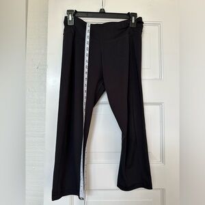 Black cropped leggings size M